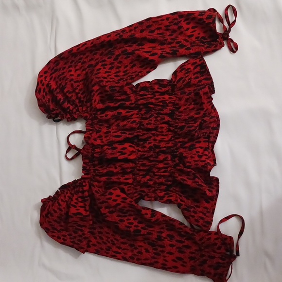 TOPSHOP RED/BLACK LONGSLEEVES CROP TOP - Picture 4 of 9